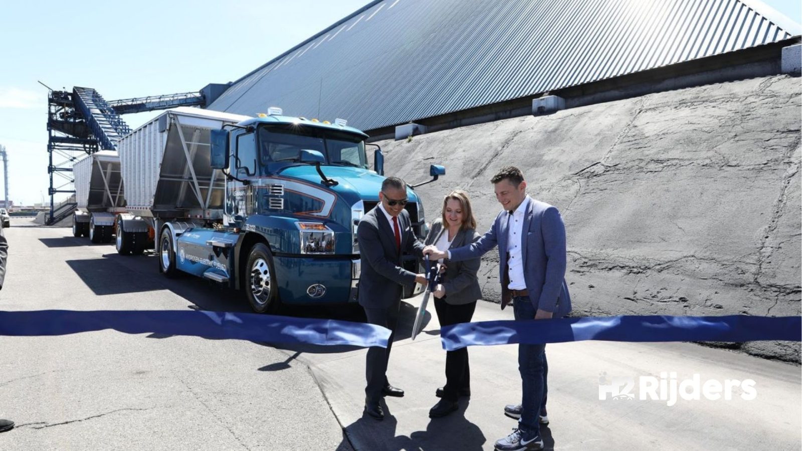 Le premier camion de drayage à hydrogène de Savage et Symbio circule au Port of Long Beach : le tracteur ZEV le plus léger de sa catégorie